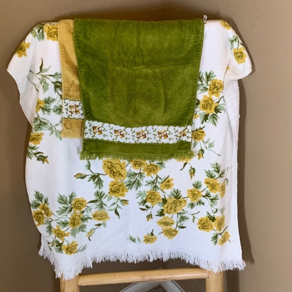 Vintage Deadstock  3 Pc White With Green/Yellow Floral  Fieldcrest Martex Towels - Picture 1 of 14